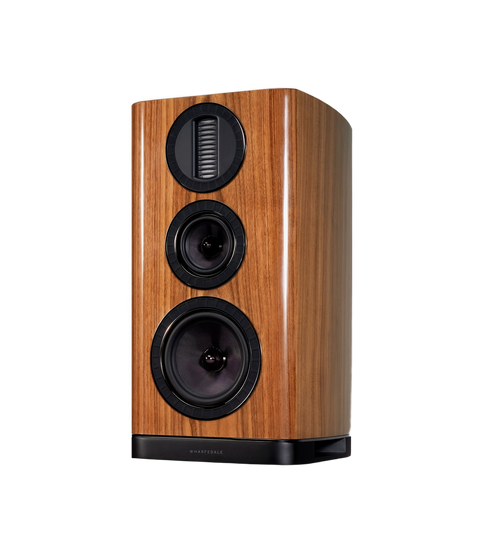 Wharfedale Aura 2 — finisaj Walnut, fundal transparent