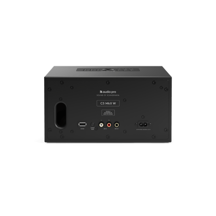 Panoul din spate al Audio Pro C5 MkII W neagră: portul bass-reflex, LINE IN, SUB OUT și alimentarea