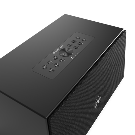 Capacul Audio Pro C5 MkII W neagră, cu panoul de comandă și cele șase presetări