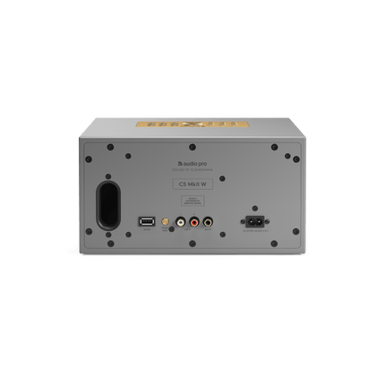 Panoul din spate al Audio Pro C5 MkII W gri: portul bass-reflex, LINE IN, SUB OUT și alimentarea