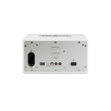 Panoul din spate al Audio Pro C5 MkII W albă: portul bass-reflex, LINE IN, SUB OUT și alimentarea