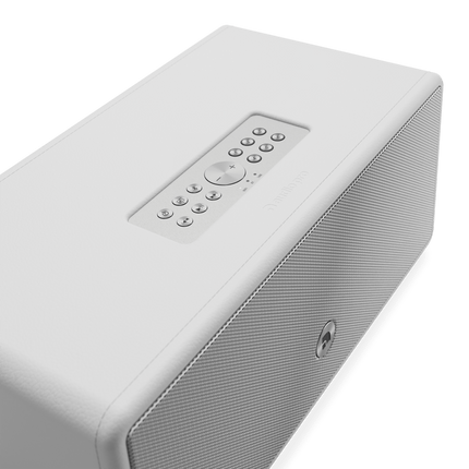 Capacul Audio Pro D-2 W albă, cu panoul de comandă: volum, redare, Bluetooth și șase butoane de presetare