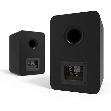 Spatele perechii Kanto Audio YUP6 negre: borne cu șurub și port bass-reflex