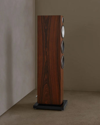 Bowers & Wilkins 704 S3