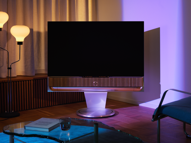 Televizor si soundbar Bang & Olufsen BeoSound Theatre 55 inch Motorised Floor Stand