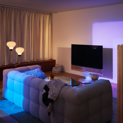 Televizor si soundbar Bang & Olufsen BeoSound Theatre 65inch Motorised Floor Stand