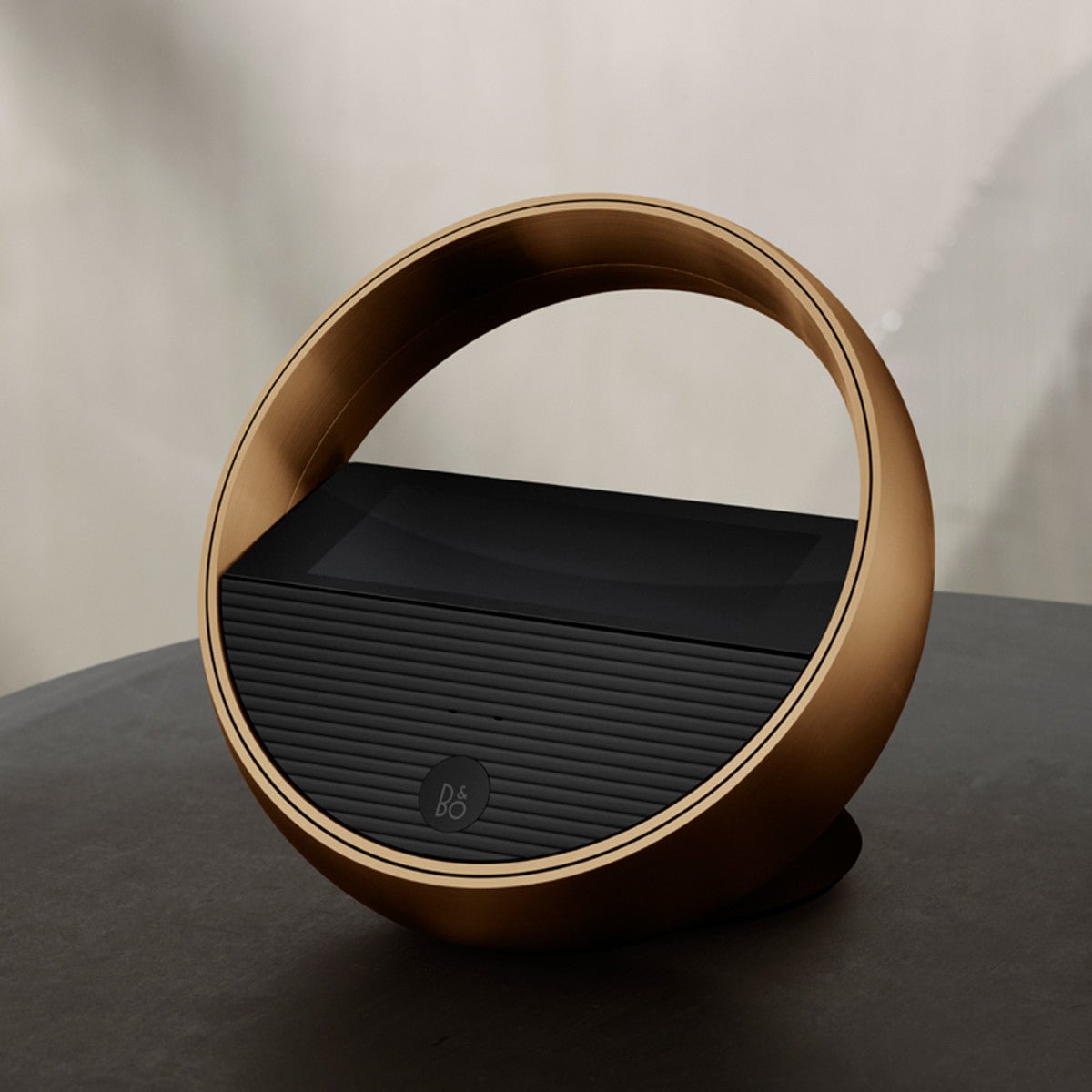 Beoremote Halo Table — imagine de ambianță.